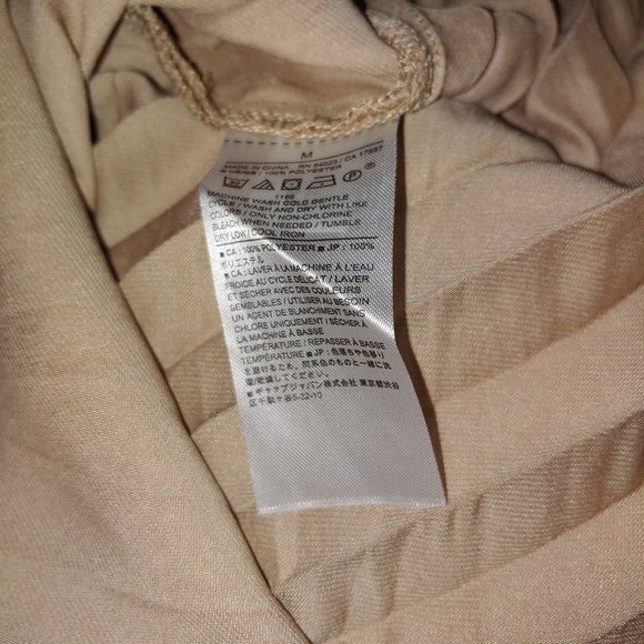 Banana Republic Satin Pleated Back and Sleeves Blouse Size M Tan/Champagne toast - Picture 7 of 7